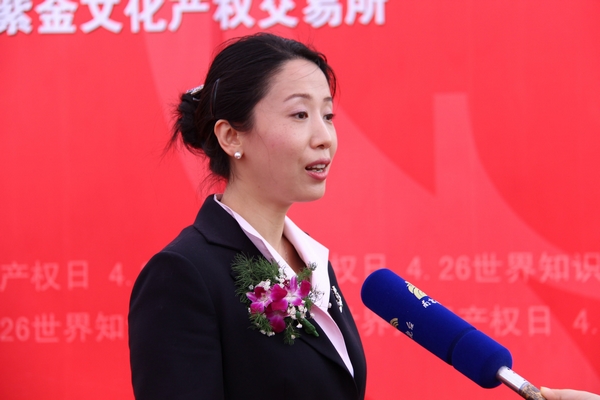 图4  新葡的京集团8814党委书记张捷接受南京市电视台采访
